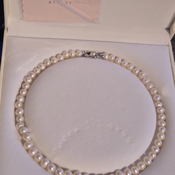 Viki Lynn Fresh Water Pearl Necklace With Sterling Silver Heart Pearl Clasp - Picture 3 of 3